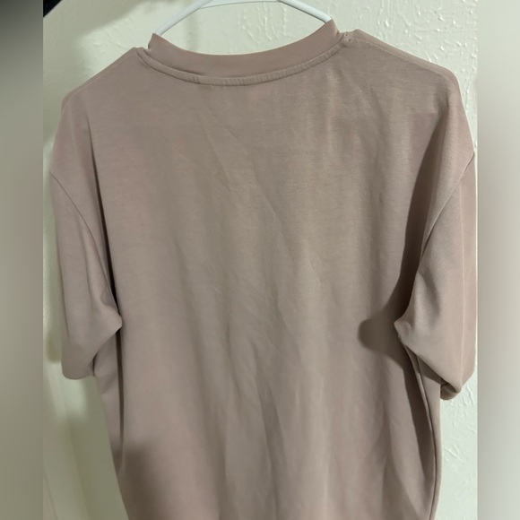 2 Uniqlo shirts - Picture 2 of 4